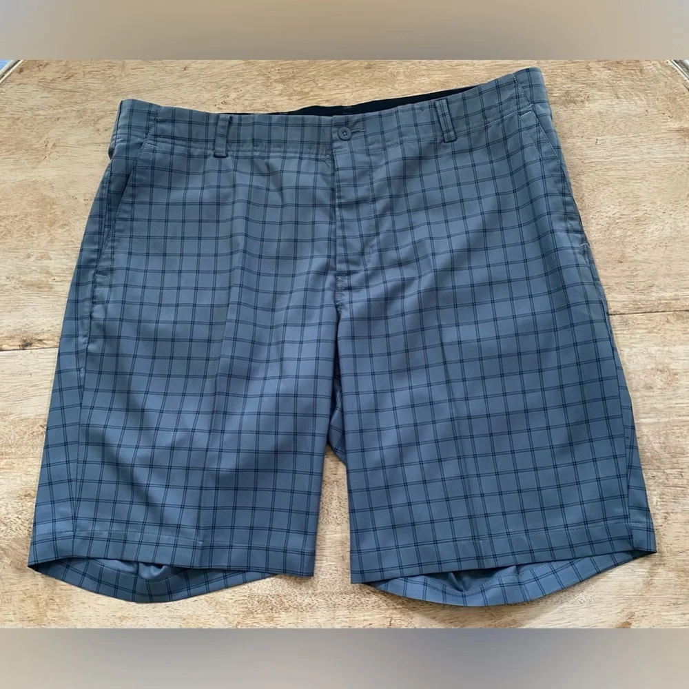 Nike Dri Fit Men’s Sz 38 Dark Gray Plaid Golf Shorts‎